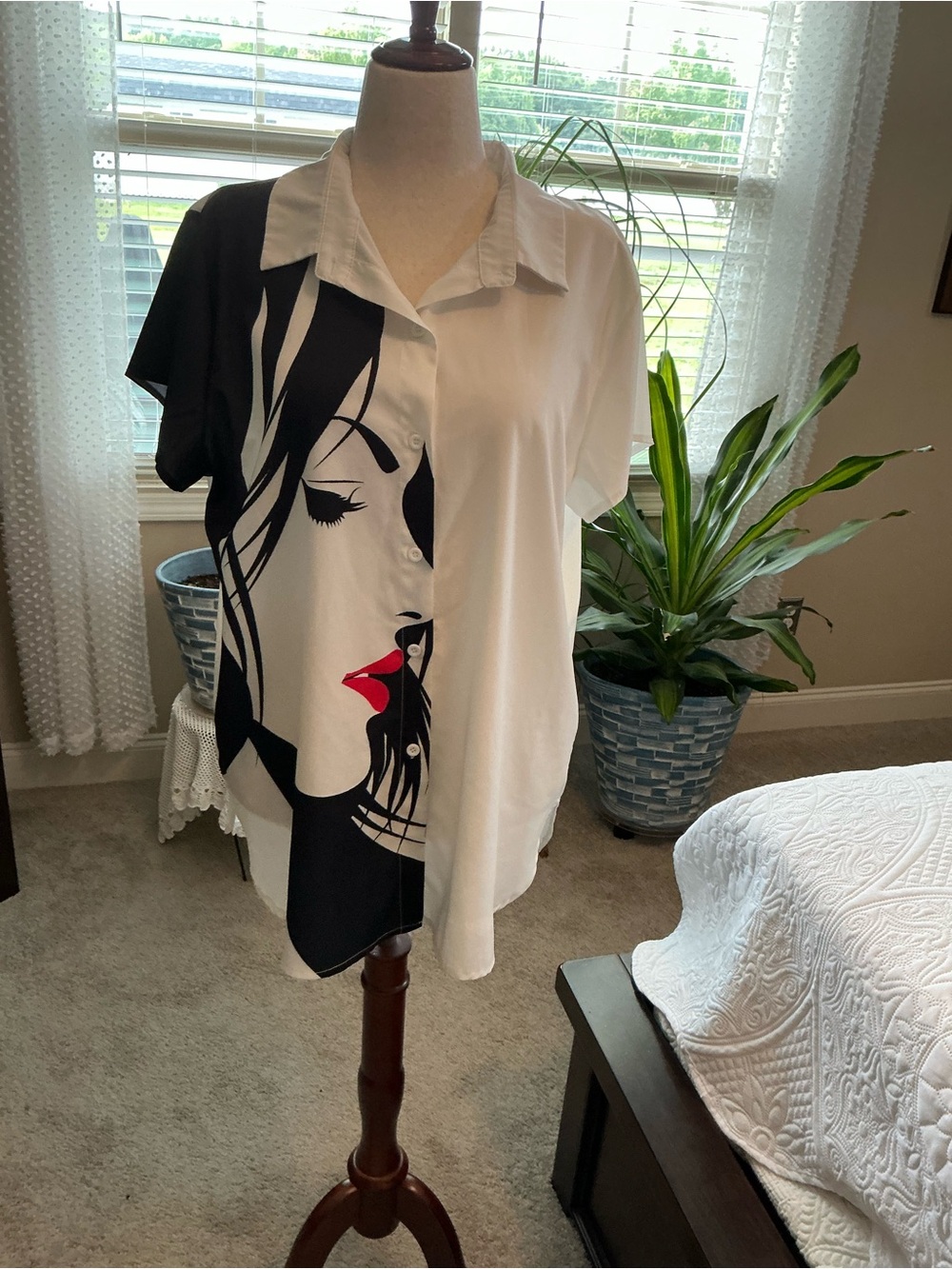 Womens Black & White Graphic Face Button-Front Shirt with Red Accent